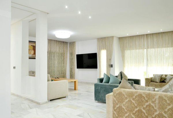 How Can the Impact of Electric Vehicles on the UK Economy Be Assessed?